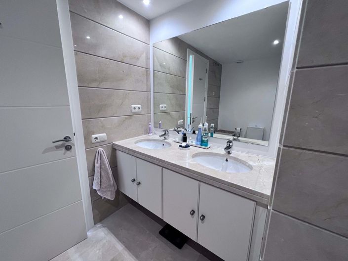 Image No.20-2 Bed Townhouse for sale