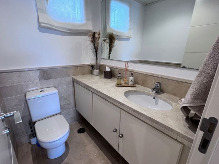 Image No.29-2 Bed Townhouse for sale