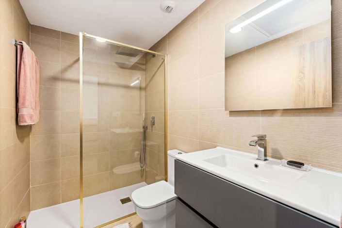 Image No.19-3 Bed Townhouse for sale