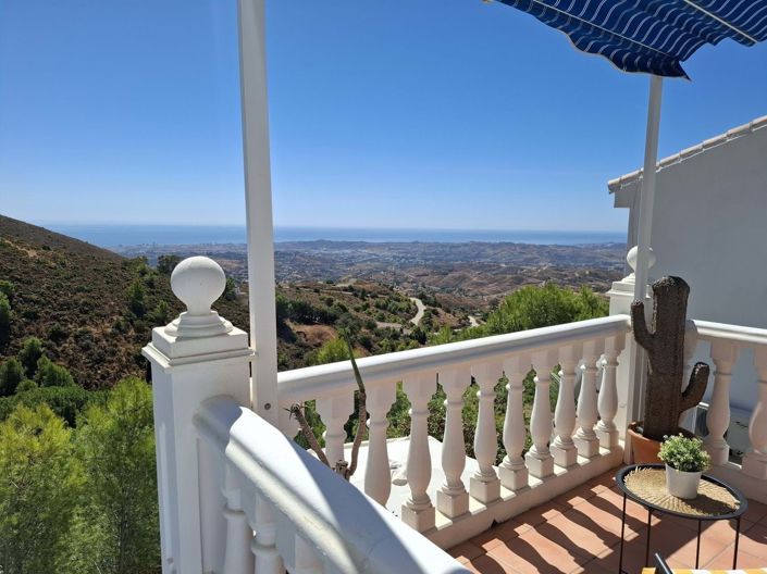 Image No.2-2 Bed Townhouse for sale