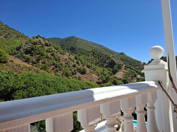 Image No.25-2 Bed Townhouse for sale