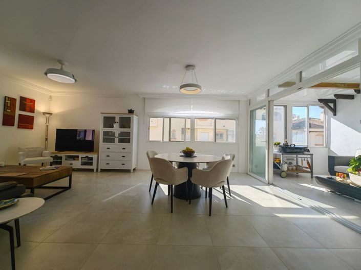 Image No.10-3 Bed Apartment for sale