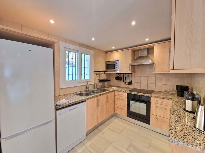 Image No.14-3 Bed Townhouse for sale