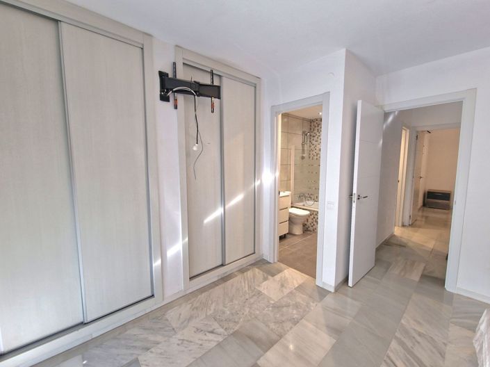 Image No.18-3 Bed Townhouse for sale