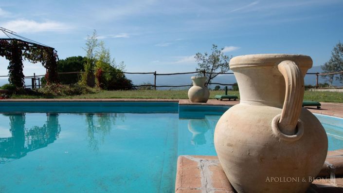 Image No.18-8 Bed Apartment for sale