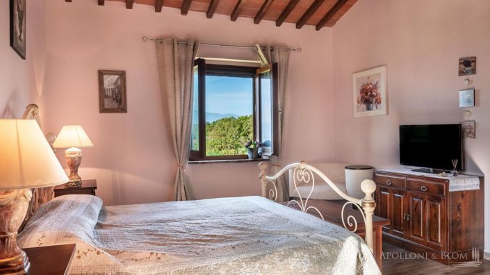 Image No.24-8 Bed Apartment for sale