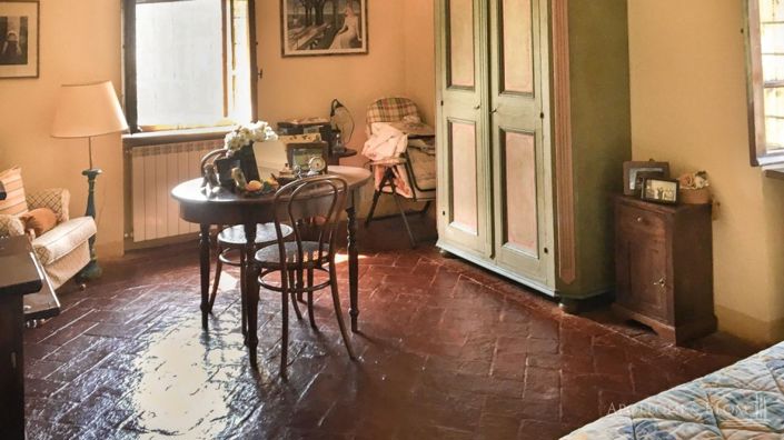 Image No.17-6 Bed Apartment for sale