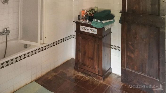 Image No.20-6 Bed Apartment for sale