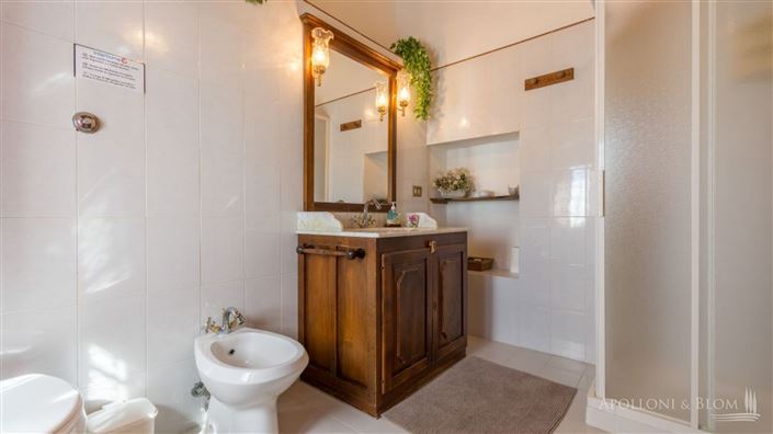 Image No.23-6 Bed Apartment for sale