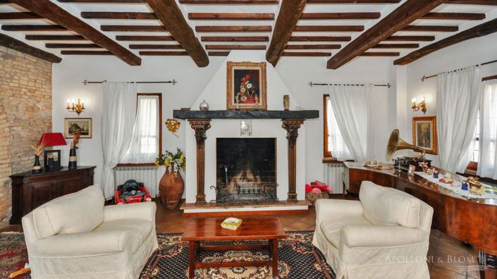 Image No.20-7 Bed Villa for sale