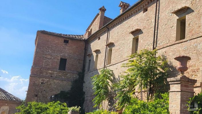 Image No.17-10 Bed Chateaux for sale