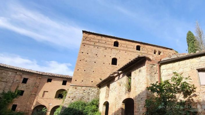 Image No.19-10 Bed Chateaux for sale