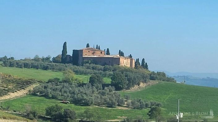 Image No.26-10 Bed Chateaux for sale