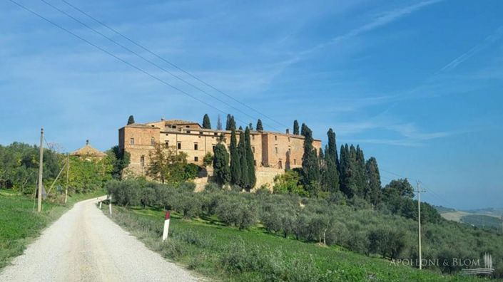 Image No.27-10 Bed Chateaux for sale