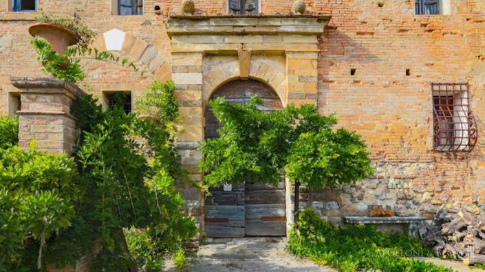 Image No.6-10 Bed Chateaux for sale