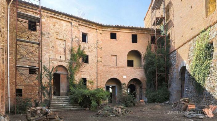 Image No.8-10 Bed Chateaux for sale