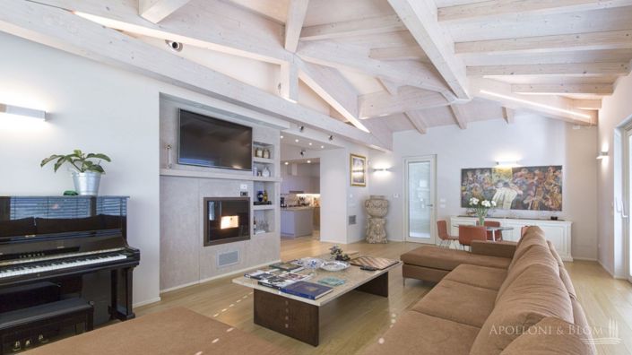 Image No.20-7 Bed Villa for sale