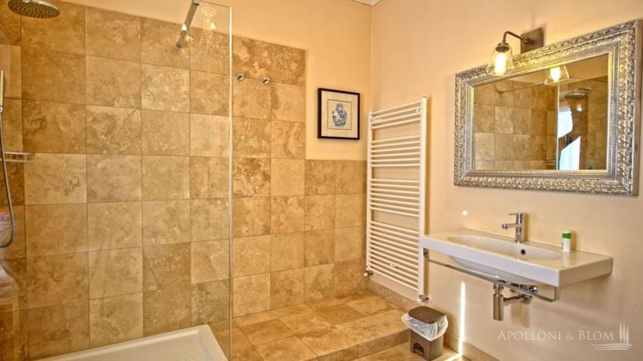 Image No.10-7 Bed Apartment for sale