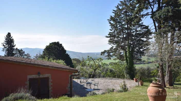 Image No.17-16 Bed Apartment for sale