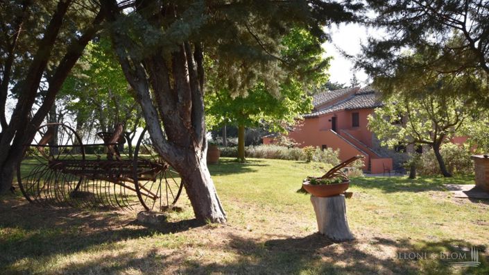 Image No.20-16 Bed Apartment for sale