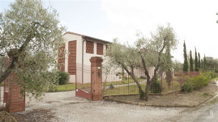 Image No.17-7 Bed Apartment for sale