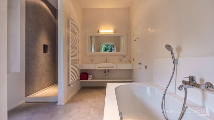 Image No.17-8 Bed Apartment for sale