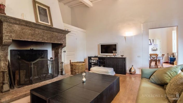 Image No.8-8 Bed Apartment for sale