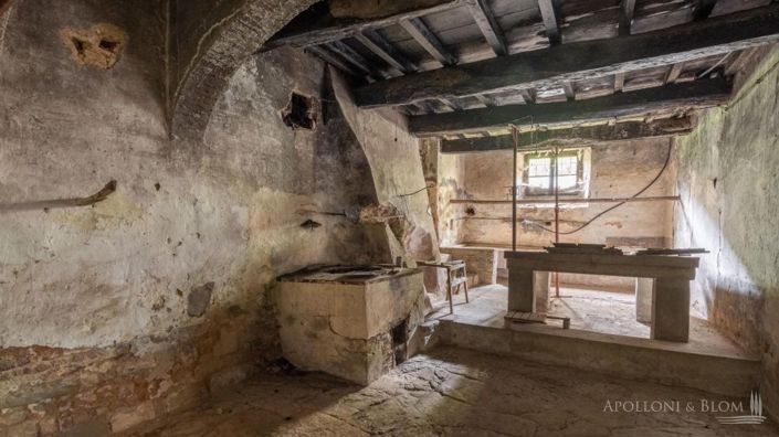 Image No.19-10 Bed Apartment for sale