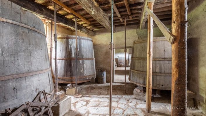 Image No.22-10 Bed Apartment for sale