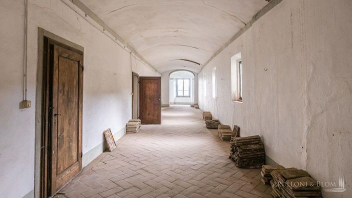 Image No.26-10 Bed Apartment for sale