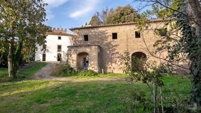 Image No.21-20 Bed Apartment for sale