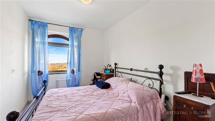 Image No.20-6 Bed Apartment for sale