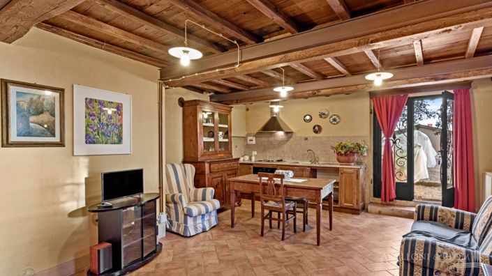 Image No.15-8 Bed Apartment for sale