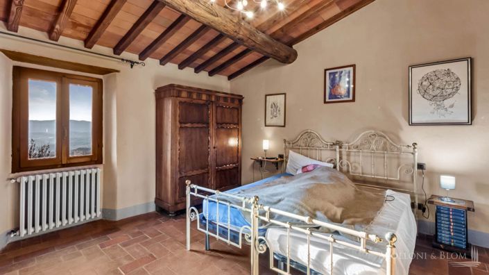 Image No.21-8 Bed Apartment for sale