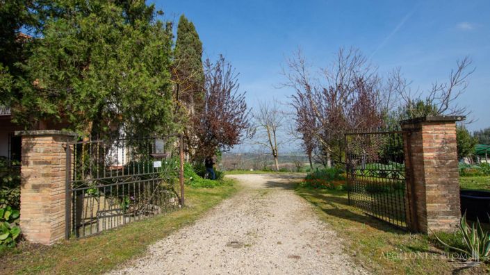 Image No.6-7 Bed Apartment for sale