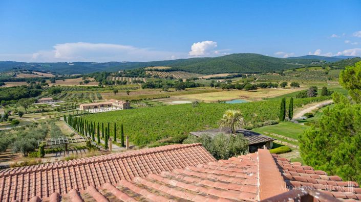 Image No.6-17 Bed Apartment for sale