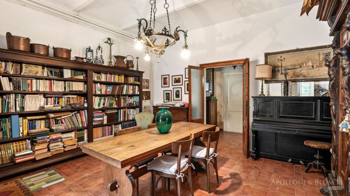 Image No.17-4 Bed Vineyard for sale