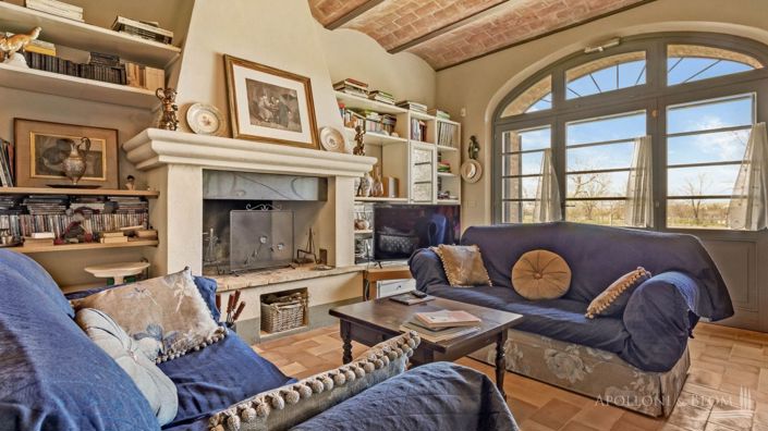 Image No.3-9 Bed Apartment for sale