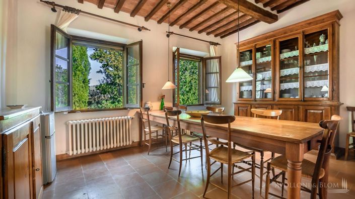 Image No.6-6 Bed Vineyard for sale