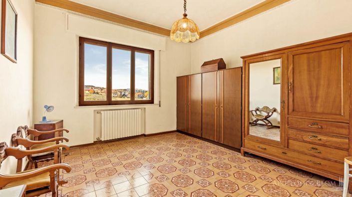 Image No.18-Maison de campagne de 6 chambres à vendre à Montepulciano