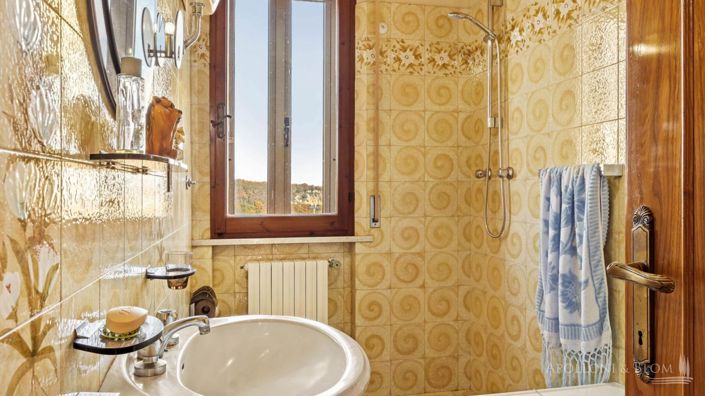 Image No.19-Maison de campagne de 6 chambres à vendre à Montepulciano