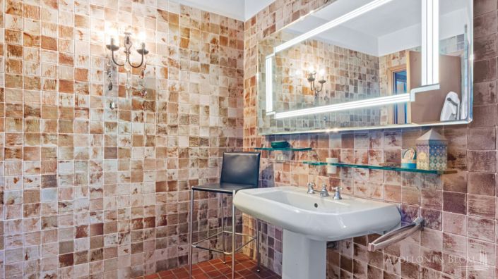 Image No.19-5 Bed Apartment for sale