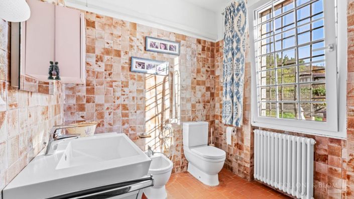 Image No.22-5 Bed Apartment for sale