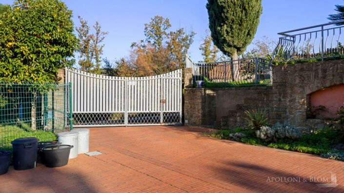 Image No.28-5 Bed Apartment for sale