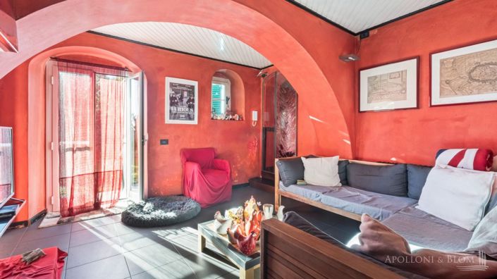 Image No.11-6 Bed Apartment for sale