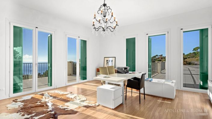 Image No.27-8 Bed Apartment for sale