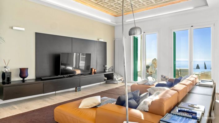 Image No.8-8 Bed Apartment for sale