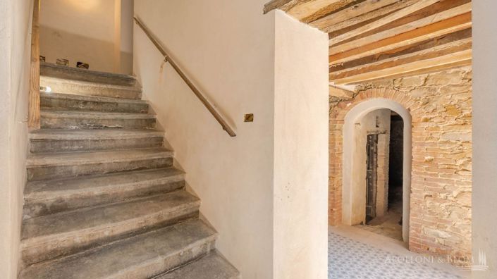 Image No.21-8 Bed Apartment for sale