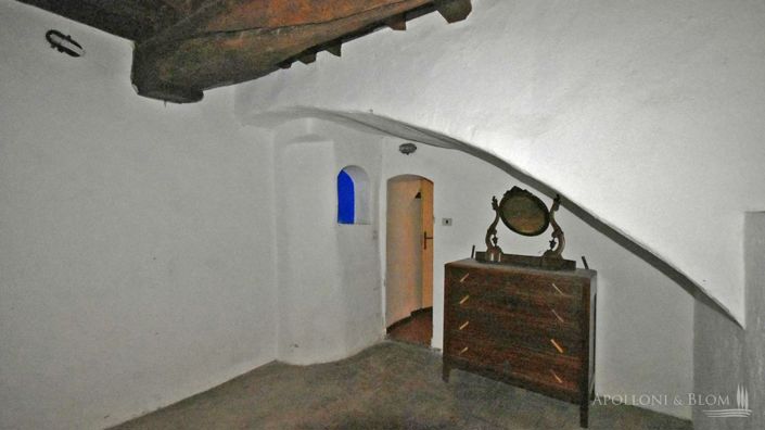 Image No.20-6 Bed Apartment for sale