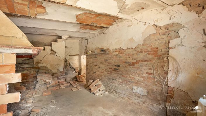 Image No.18-6 Bed Apartment for sale